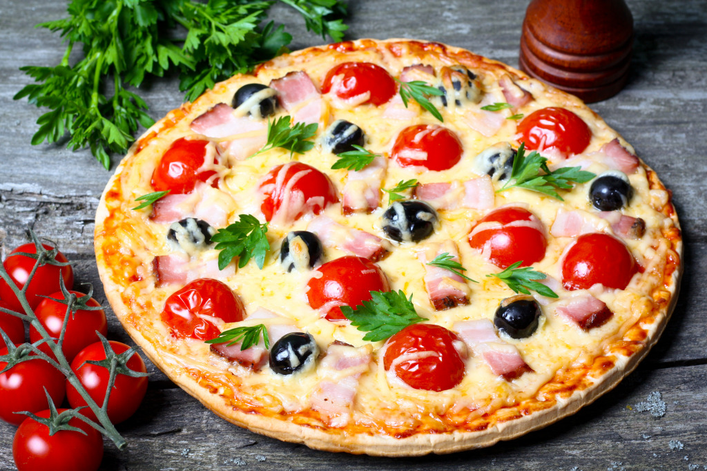 Pizza with Bacon, Olives, and Tomato jigsaw puzzle in Food & Bakery puzzles on TheJigsawPuzzles.com