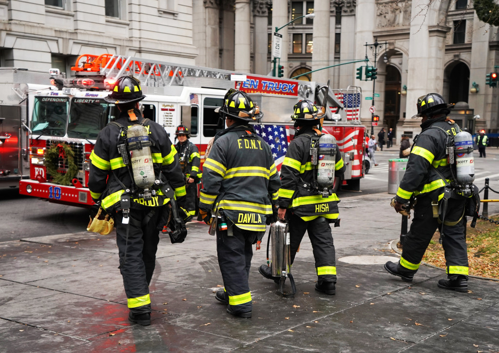 FDNY Firefighters, Lower Manhattan jigsaw puzzle in Menschen puzzles on TheJigsawPuzzles.com