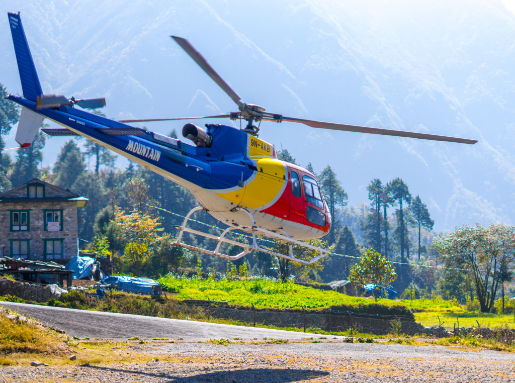 Helicóptero de Resgate, Aeroporto de Lukla, Himalaia jigsaw puzzle in Aviação puzzles on TheJigsawPuzzles.com