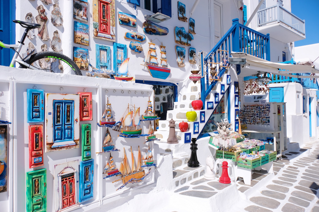 Boutique de souvenirs, l'île de Mykonos, Grèce jigsaw puzzle in Paysages urbains puzzles on TheJigsawPuzzles.com