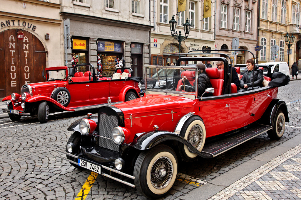 Old Cars in Prague, Czech Republic jigsaw puzzle in Voitures et Motos puzzles on TheJigsawPuzzles.com