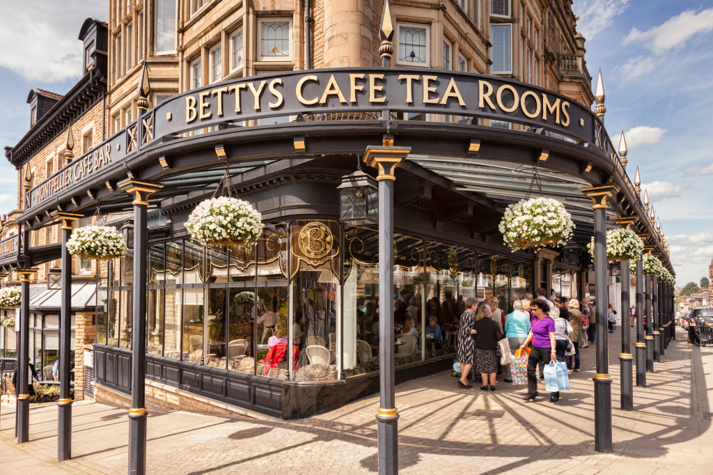 Bettys Cafe Tea Rooms, Harrogate, Inglaterra jigsaw puzzle in Paisagens de Rua puzzles on TheJigsawPuzzles.com