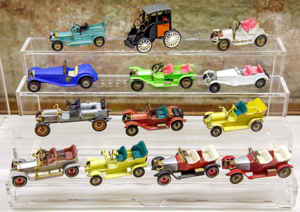 Коллекция миниатюрных автомобилей jigsaw puzzle in Макросъёмка puzzles on TheJigsawPuzzles.com