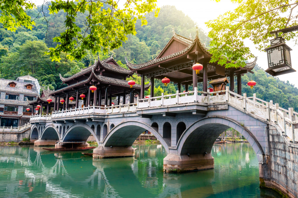 Alte Brücke und Stadt von Fenghuang, China jigsaw puzzle in Brücken puzzles on TheJigsawPuzzles.com
