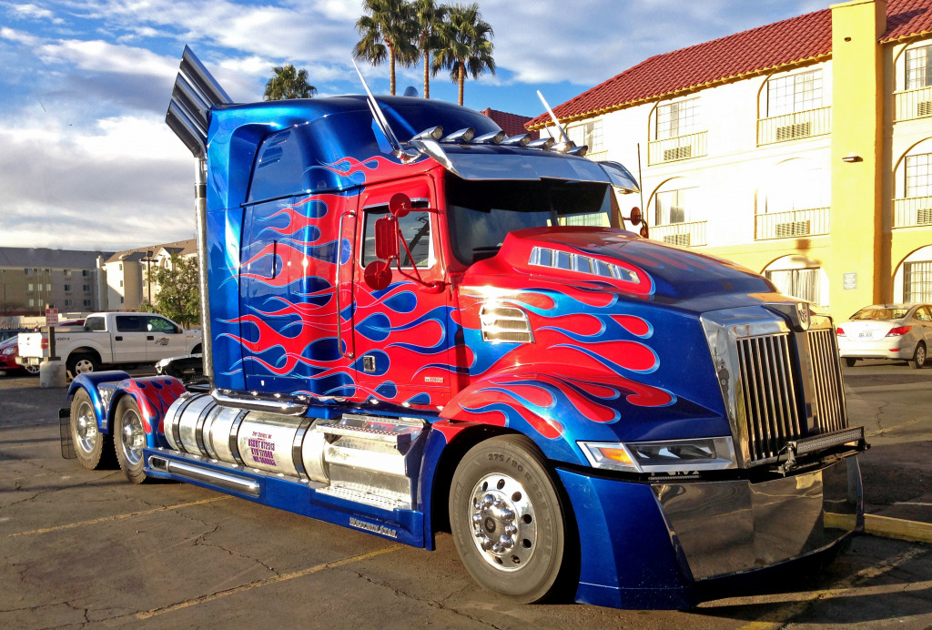 Western Star 5700xe Optimus Prime jigsaw puzzle in Autos & Motorräder puzzles on TheJigsawPuzzles.com