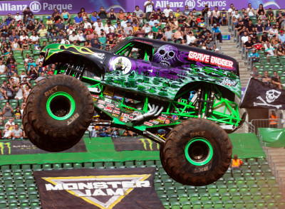 Monster Jam in Sao Paulo, Brazil jigsaw puzzle in Cars & Bikes puzzles ...