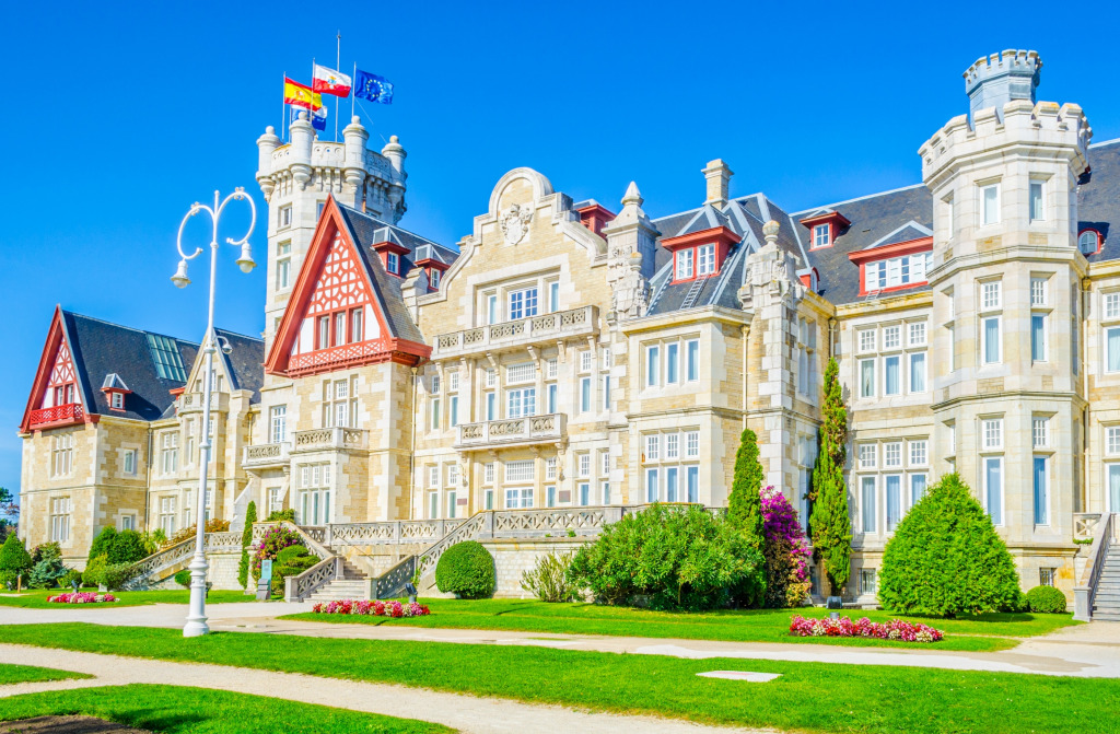 Magdalena Palace in Santander, Spain jigsaw puzzle in Castles puzzles on TheJigsawPuzzles.com