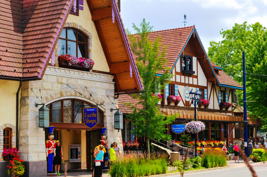 The Bavarian Inn, Frankenmuth, Michigan jigsaw puzzle in Paysages urbains puzzles on TheJigsawPuzzles.com