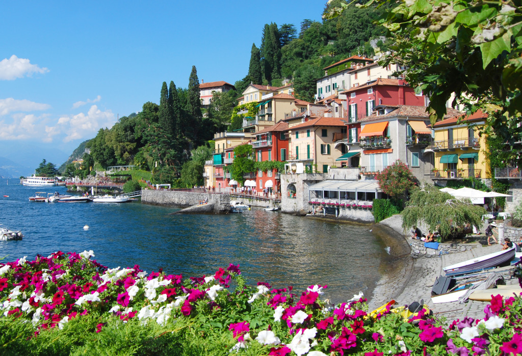 Varenna Village, Lake Como, Italy jigsaw puzzle in Great Sightings puzzles on TheJigsawPuzzles.com