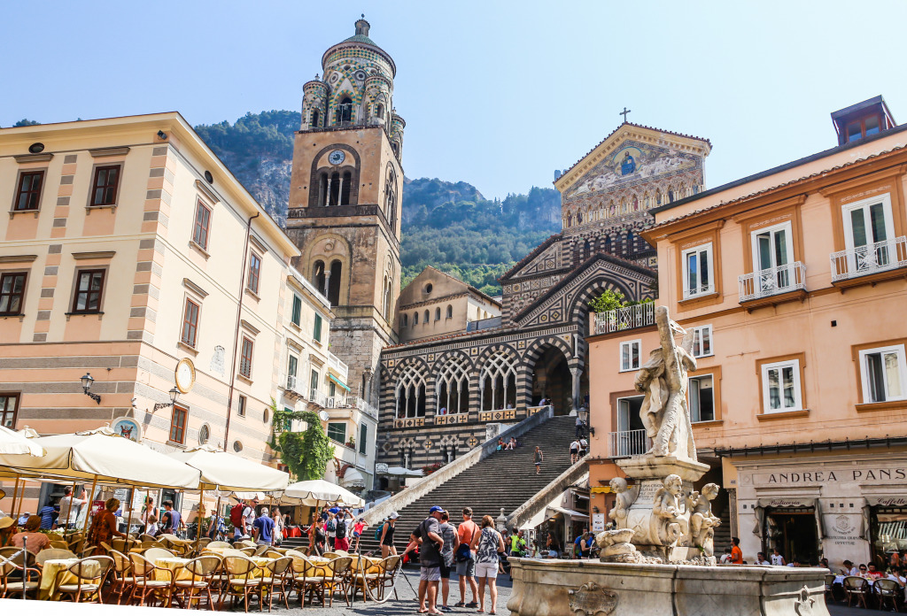 Piazza del Duomo, Amalfi, Italie jigsaw puzzle in Paysages urbains puzzles on TheJigsawPuzzles.com