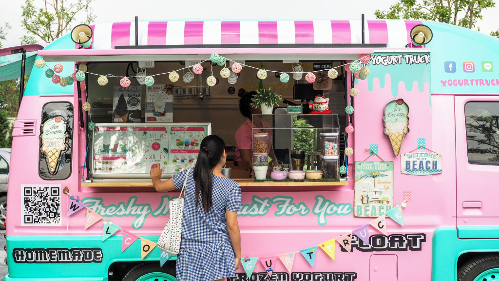 Camion de crème glacée à Bangkok, Thaïlande jigsaw puzzle in Nourriture et boulangerie puzzles on TheJigsawPuzzles.com