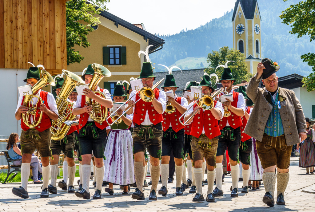 Parade de Schliersee, Allemagne jigsaw puzzle in Personnes puzzles on TheJigsawPuzzles.com