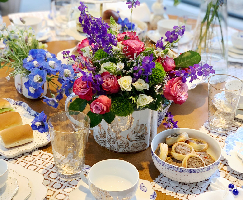Table Setting with a Floral Arrangement jigsaw puzzle in Flowers puzzles on TheJigsawPuzzles.com