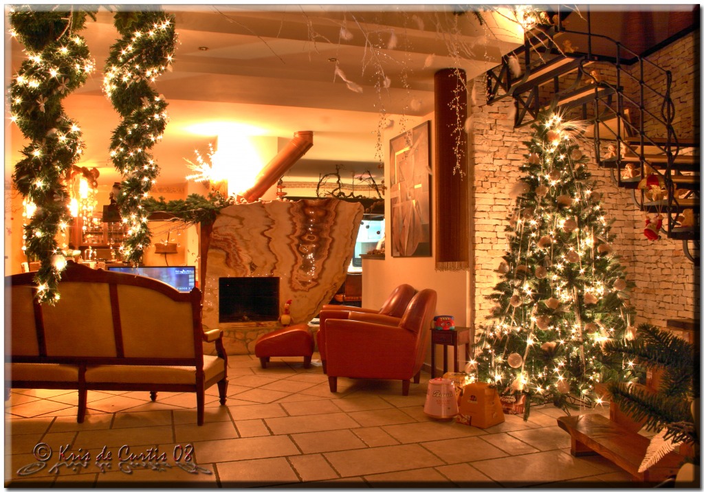 Warm Christmas House jigsaw puzzle in Christmas & New Year puzzles on TheJigsawPuzzles.com