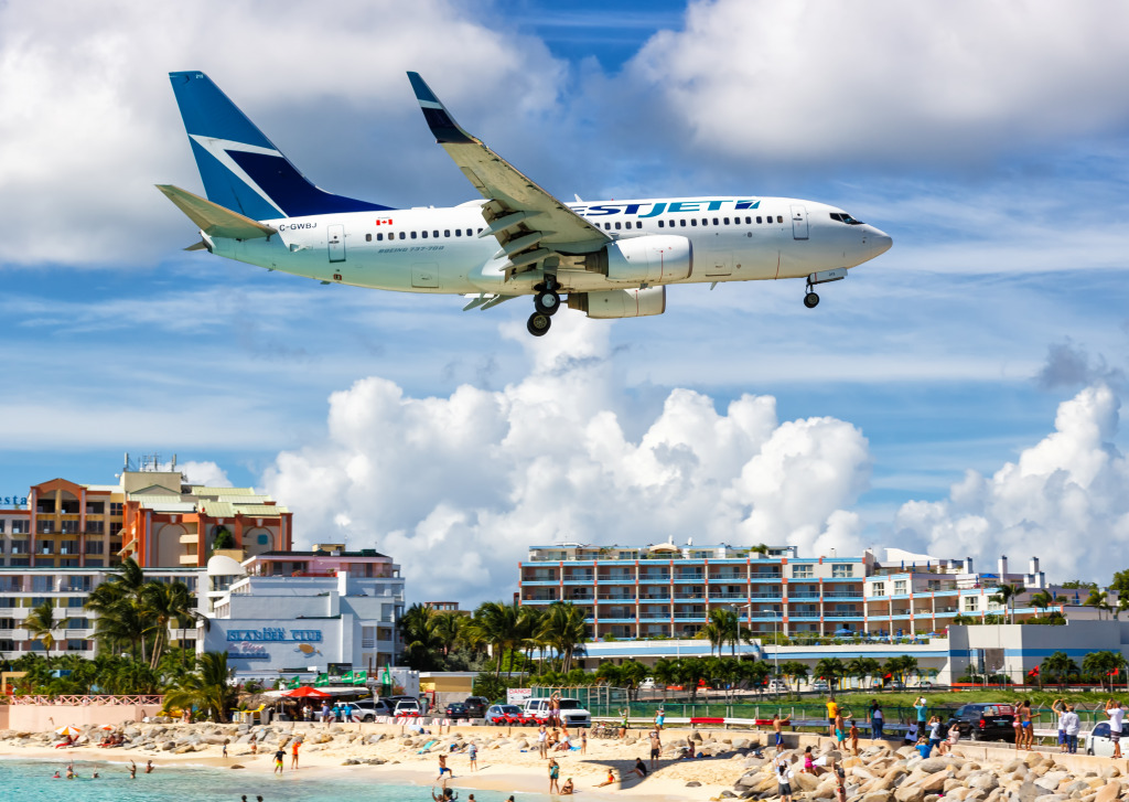 Sint Maarten Airport in the Caribbean jigsaw puzzle in Aviation puzzles on TheJigsawPuzzles.com