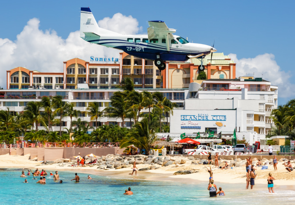 Sint Maarten Airport in the Caribbean jigsaw puzzle in Aviation puzzles on TheJigsawPuzzles.com