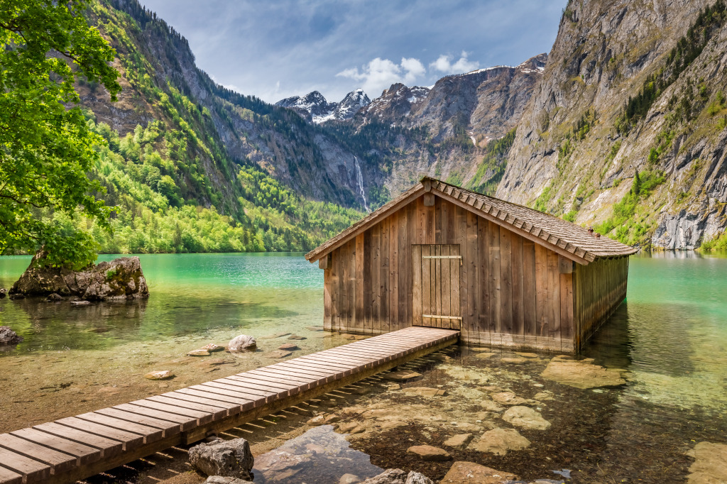 Cabana de Madeira no Lago Obersee, Alpes Alemães jigsaw puzzle in Cachoeiras puzzles on TheJigsawPuzzles.com