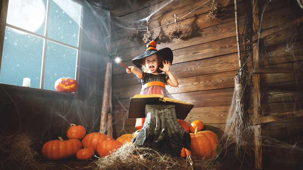 Cute Little Witch jigsaw puzzle in Halloween puzzles on TheJigsawPuzzles.com