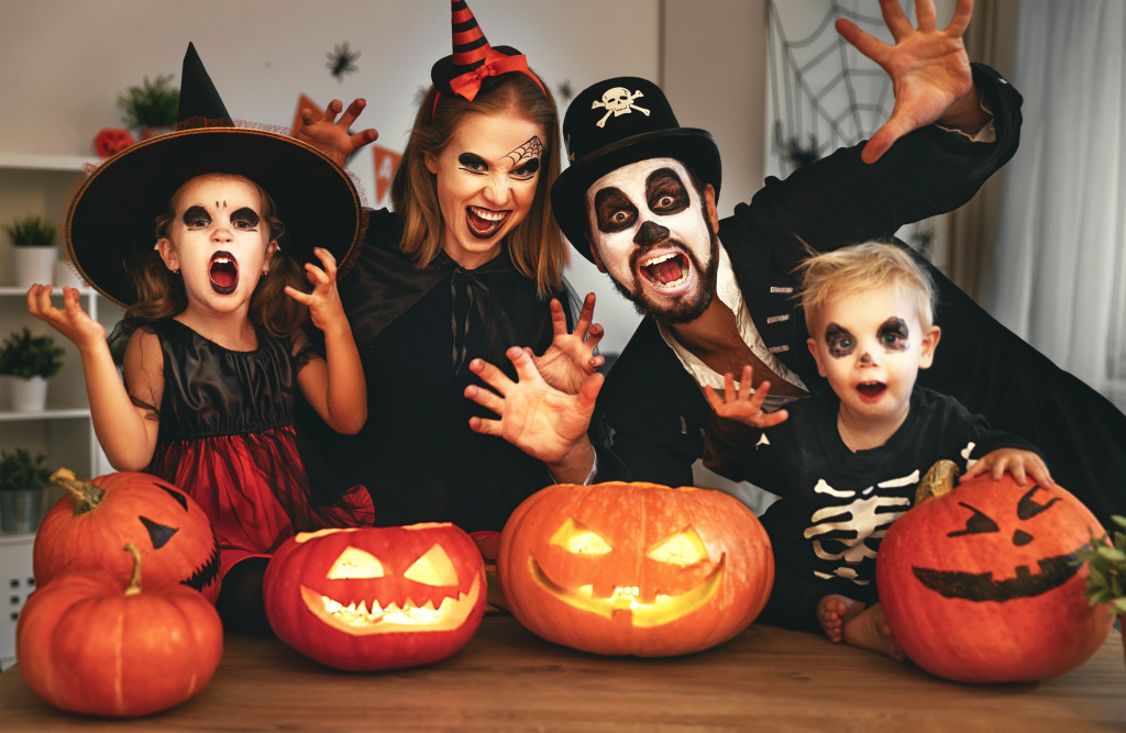 Family Celebrating Halloween jigsaw puzzle in Halloween puzzles on TheJigsawPuzzles.com