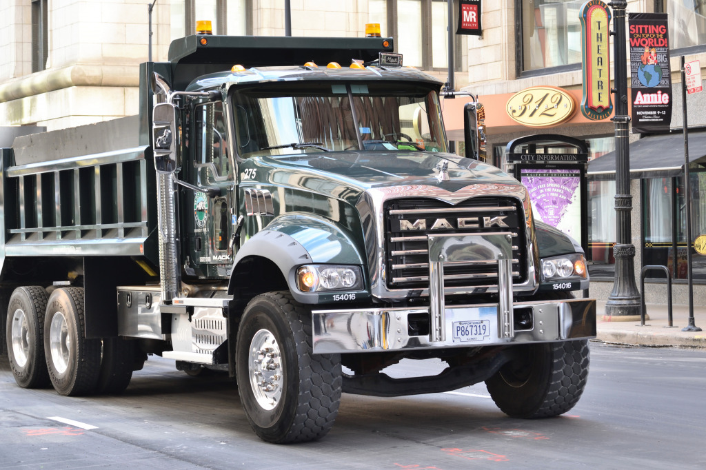 Mack Diesel Dump Truck in Chicago jigsaw puzzle in Cars & Bikes puzzles on TheJigsawPuzzles.com