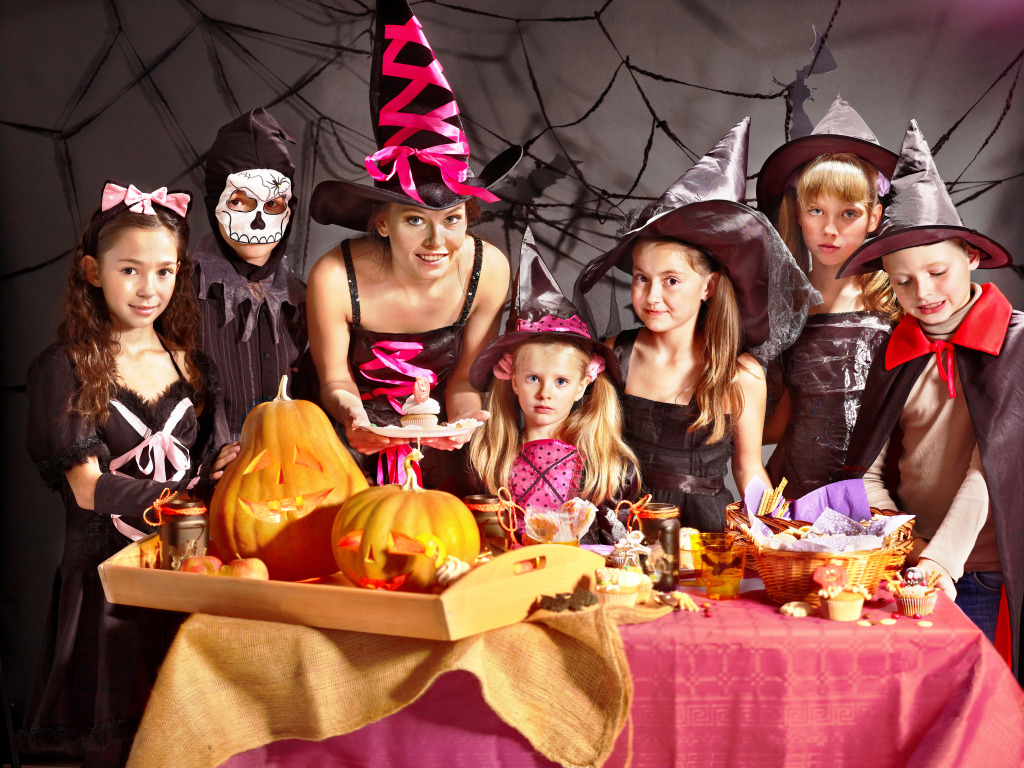 Halloween Party jigsaw puzzle in Halloween puzzles on TheJigsawPuzzles.com