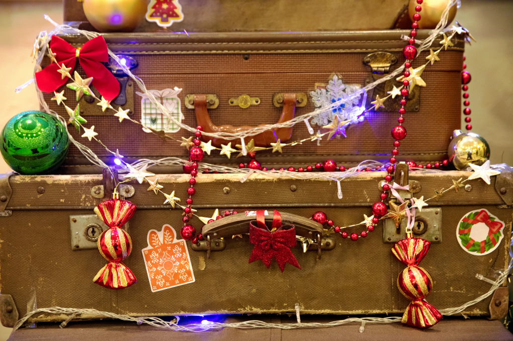 Old Suitcases jigsaw puzzle in Christmas & New Year puzzles on TheJigsawPuzzles.com