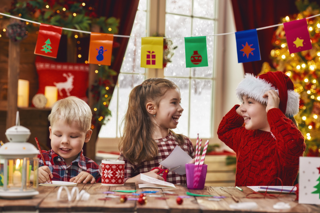 Изготовление открыток, подарков и украшений jigsaw puzzle in Новый год и Рождество puzzles on TheJigsawPuzzles.com