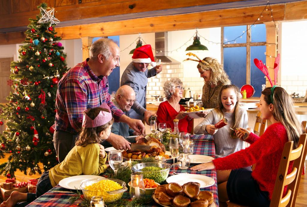 Christmas Dinner jigsaw puzzle in People puzzles on TheJigsawPuzzles.com