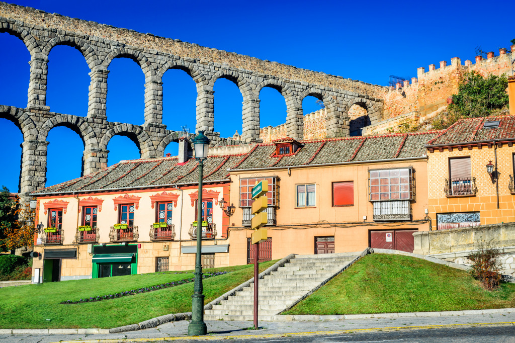 Antikes römisches Aquädukt, Segovia, Spanien jigsaw puzzle in Brücken puzzles on TheJigsawPuzzles.com