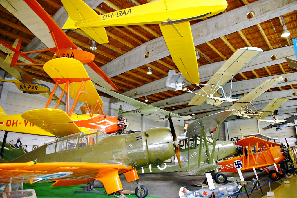 O Museu da Aviação em Vantaa, Finlândia jigsaw puzzle in Aviação puzzles on TheJigsawPuzzles.com