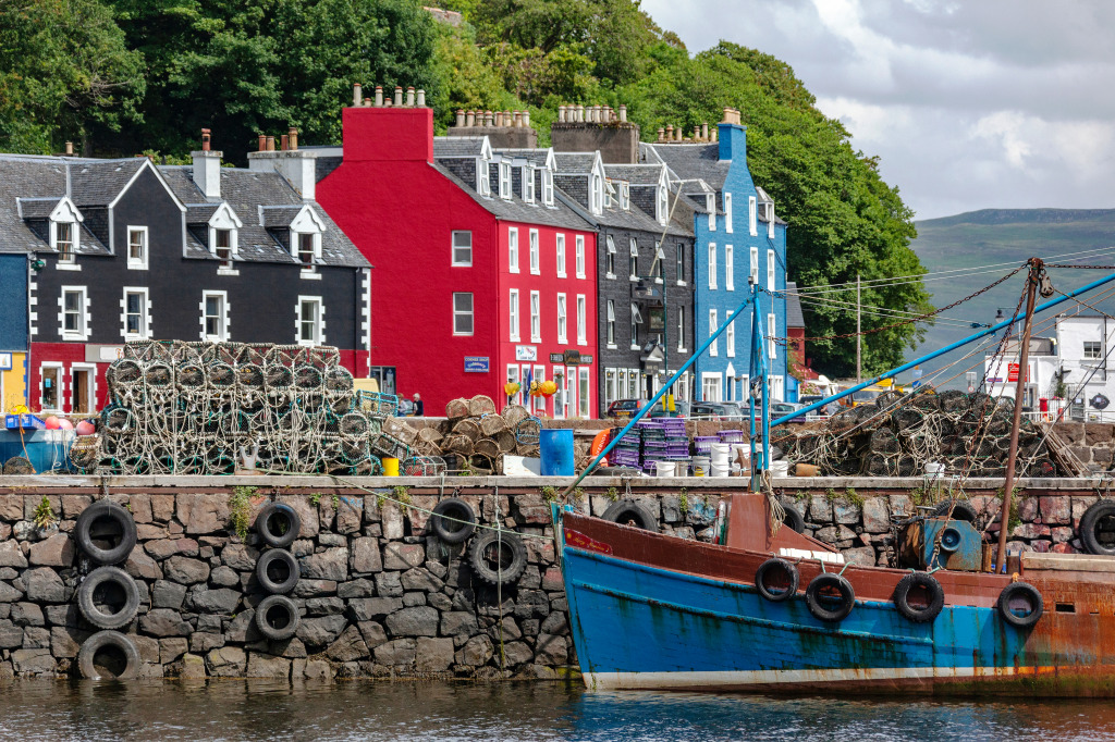 Town of Tobermory, Scotland jigsaw puzzle in Paysages urbains puzzles on TheJigsawPuzzles.com