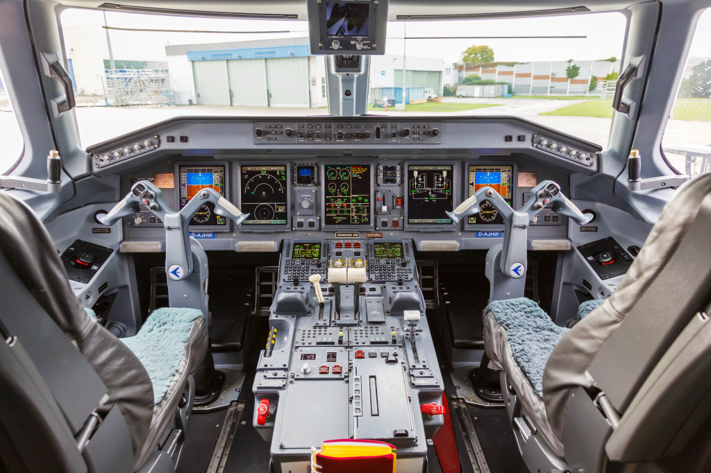 Embraer 190 Airplane Cockpit jigsaw puzzle in Aviation puzzles on TheJigsawPuzzles.com