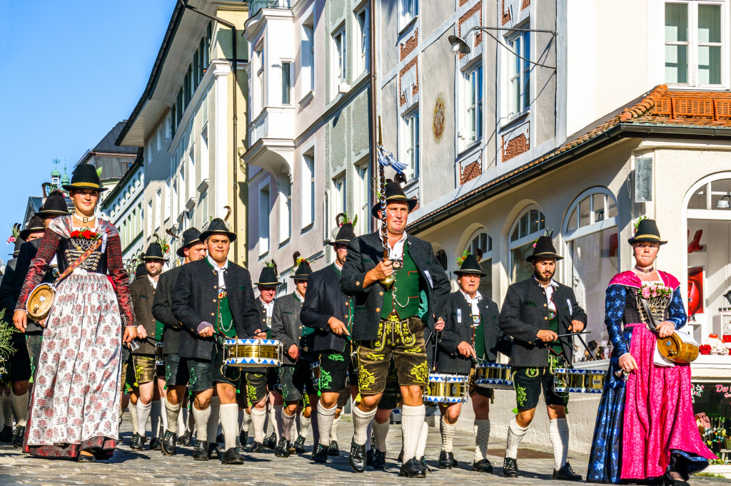 Brass Band à Bad Toelz, Allemagne jigsaw puzzle in Personnes puzzles on TheJigsawPuzzles.com