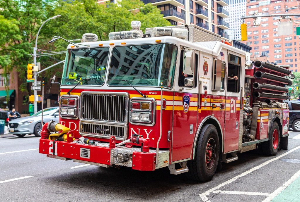 Camion du service d’incendie de la ville de New York jigsaw puzzle in Voitures et Motos puzzles on TheJigsawPuzzles.com