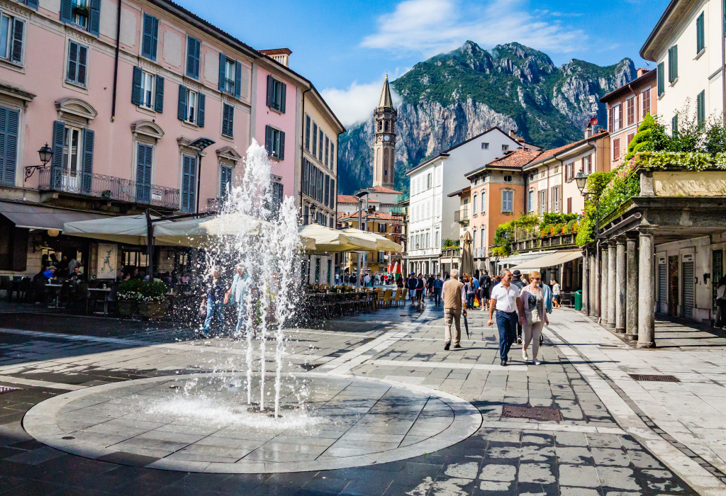 Lecco, Lombardie, Italie jigsaw puzzle in Chutes d'eau puzzles on TheJigsawPuzzles.com
