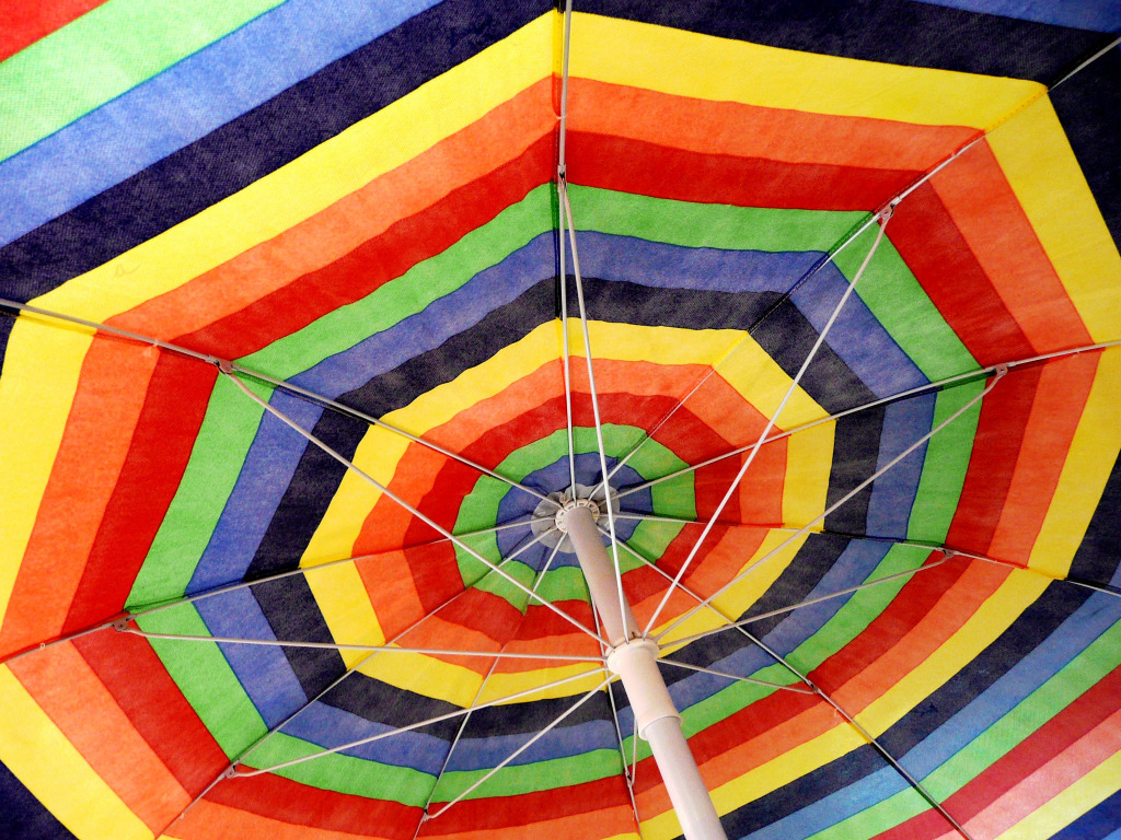 Parapluie Rainbow Sun Shade jigsaw puzzle in Puzzle du jour puzzles on TheJigsawPuzzles.com