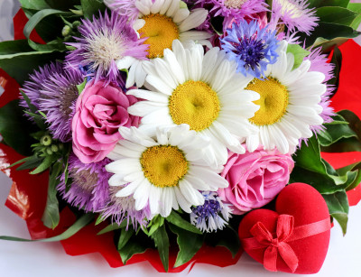 Bouquet with a Gift Box jigsaw puzzle in Flowers puzzles on ...