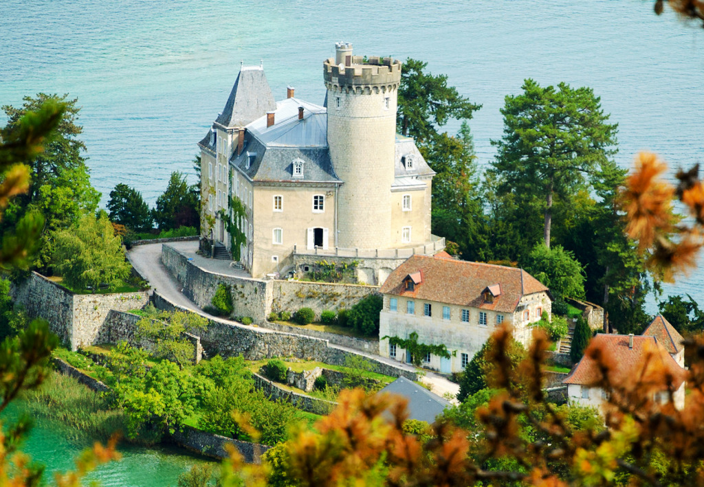 Château de Duingt, See von Annecy, Frankreich jigsaw puzzle in Schlösser puzzles on TheJigsawPuzzles.com