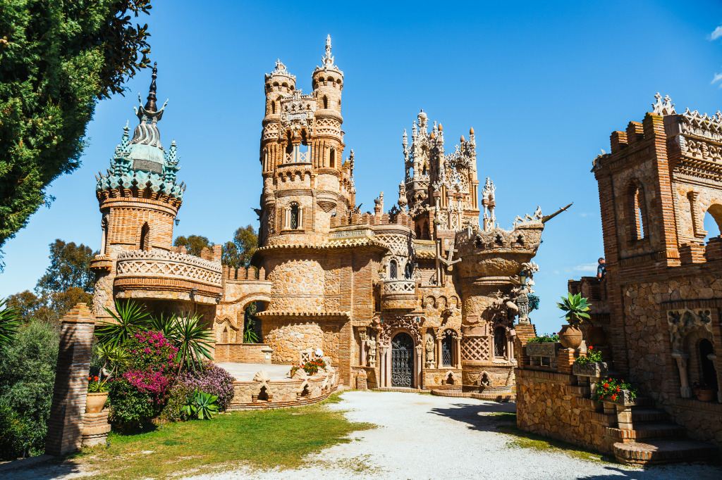 Castelo de Colomares, Benalmadena, Espanha jigsaw puzzle in Castelos puzzles on TheJigsawPuzzles.com