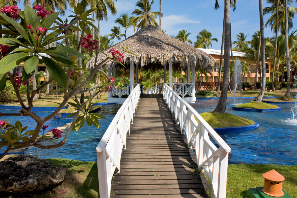 Resort Tropical jigsaw puzzle in Pontes puzzles on TheJigsawPuzzles.com