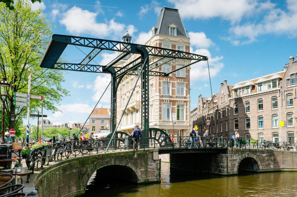 Разводной мост в Амстердаме, Нидерланды jigsaw puzzle in Мосты puzzles on TheJigsawPuzzles.com