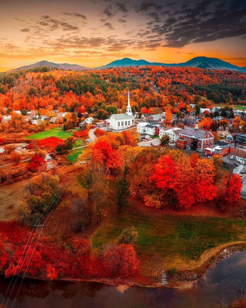 Stowe, Vt. jigsaw puzzle in Ruth Brant puzzles on TheJigsawPuzzles.com