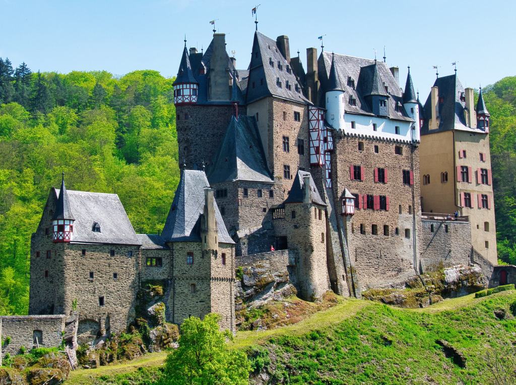 Mittelalterliche Burg Eltz, Deutschland jigsaw puzzle in Schlösser puzzles on TheJigsawPuzzles.com