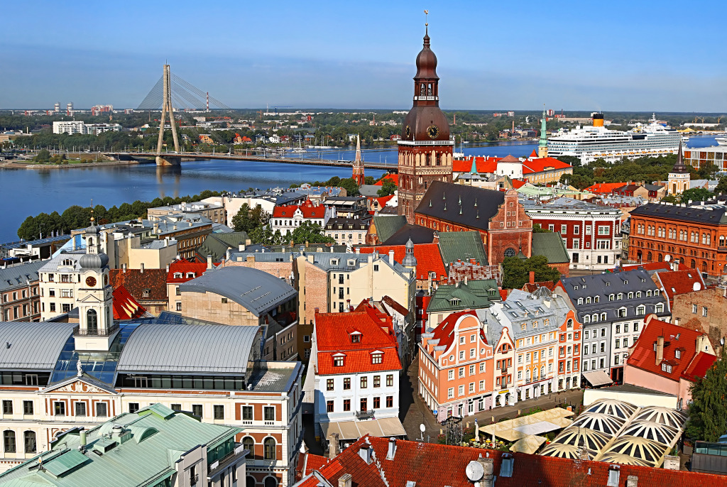 Vieille ville et pont Vansu, Riga, Lettonie jigsaw puzzle in Ponts puzzles on TheJigsawPuzzles.com