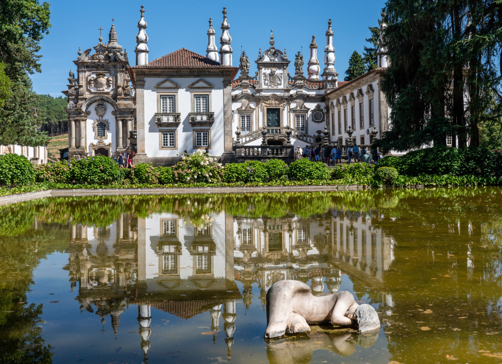 Mateus Palace in Vila Real, Portugal jigsaw puzzle in Schlösser puzzles on TheJigsawPuzzles.com