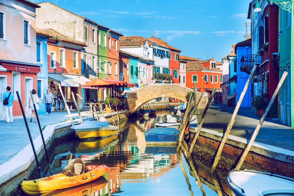 Burano Old City and Boats, Italy jigsaw puzzle in Bridges puzzles on TheJigsawPuzzles.com