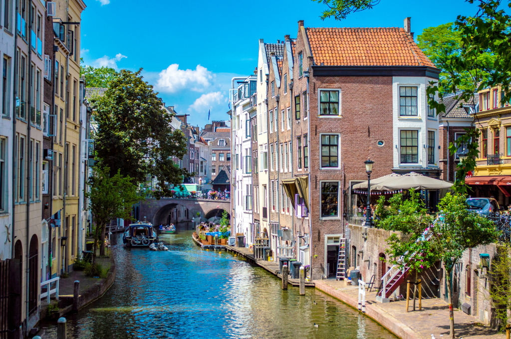 Old Canal in Utrecht, Netherlands jigsaw puzzle in Bridges puzzles on TheJigsawPuzzles.com