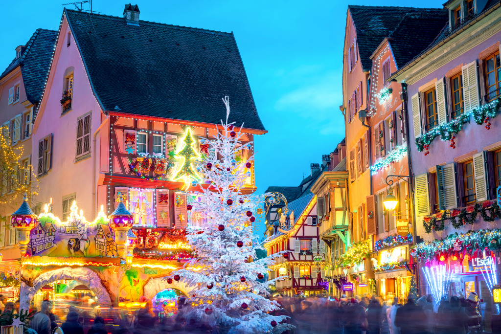 French Town Decorated for Christmas jigsaw puzzle in Christmas & New Year puzzles on TheJigsawPuzzles.com