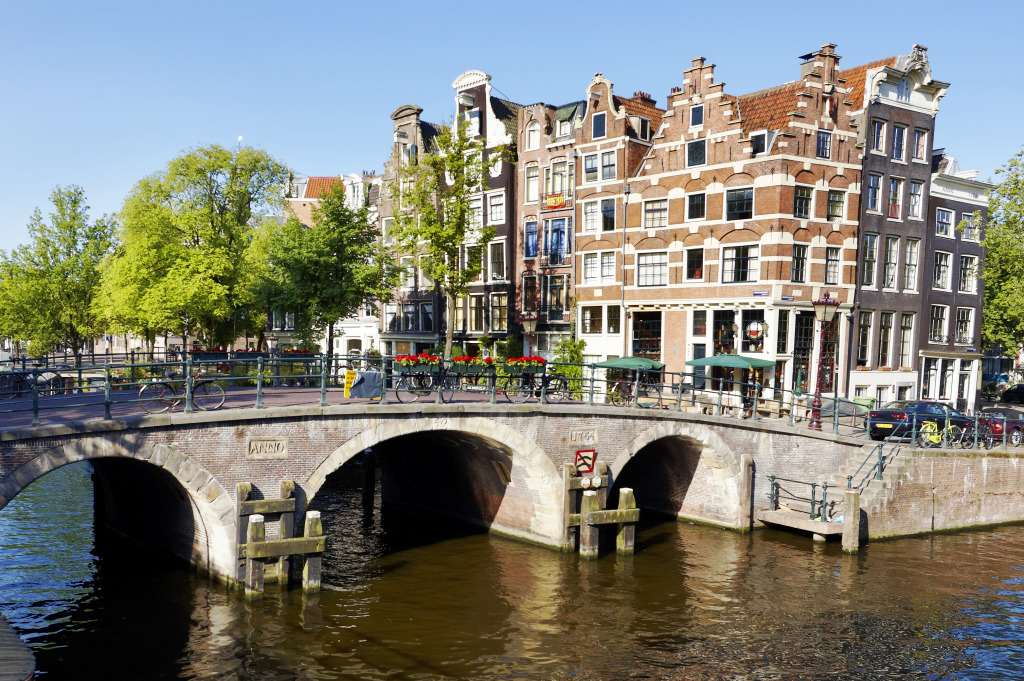 Каналы в Амстердаме, Нидерланды jigsaw puzzle in Мосты puzzles on TheJigsawPuzzles.com