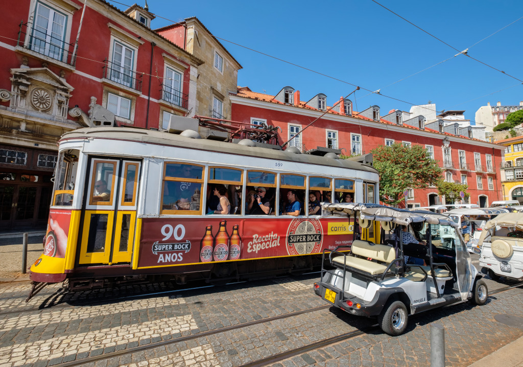 Tramway historique à Lisbonne, Portugal jigsaw puzzle in Voitures et Motos puzzles on TheJigsawPuzzles.com